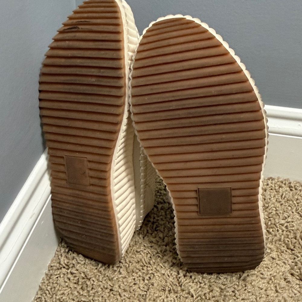 Dolce Vita Dolen Sandstone Knit Platform Sneakers - Picture 7 of 10